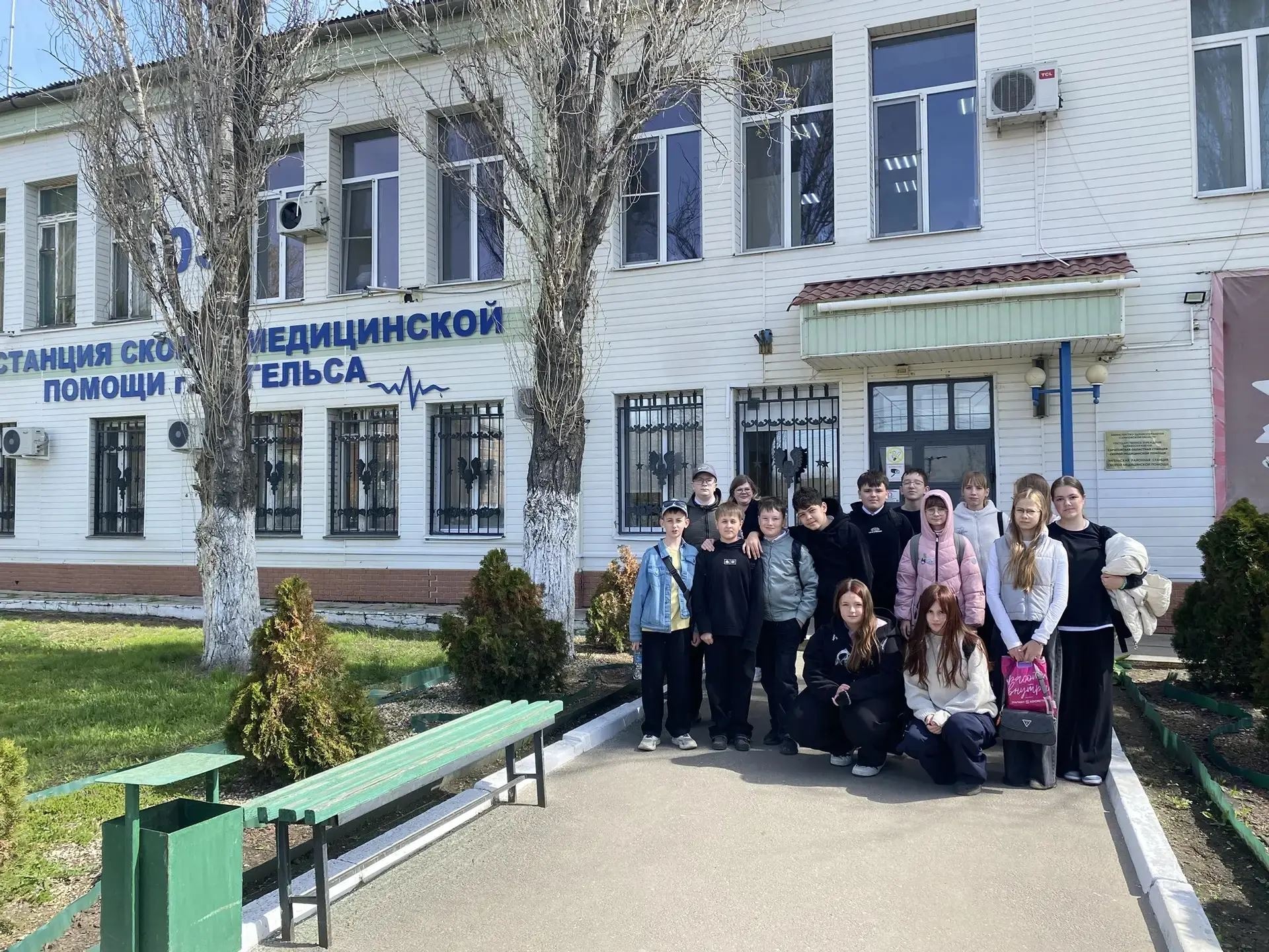«В руках шестиклассников — чужая жизнь»: как ученики спасали манекены и узнали всё о скорой помощи.
