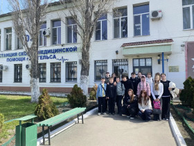 «В руках шестиклассников — чужая жизнь»: как ученики спасали манекены и узнали всё о скорой помощи.