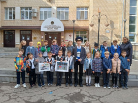 В рамках месячника по ПДД, для младших школьников проводят тематические мероприятия.