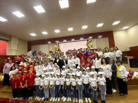 В рамках юбилейных мероприятий в школе состоялось торжественное открытие Первичного отделения «Движения Первых».