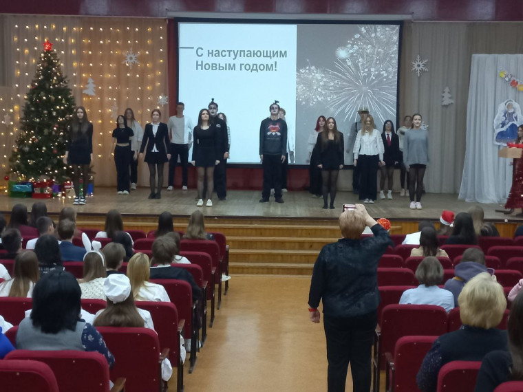 Экономисты, гуманитарии, медики — все показали класс! Фееричное посвящение в старшеклассники.