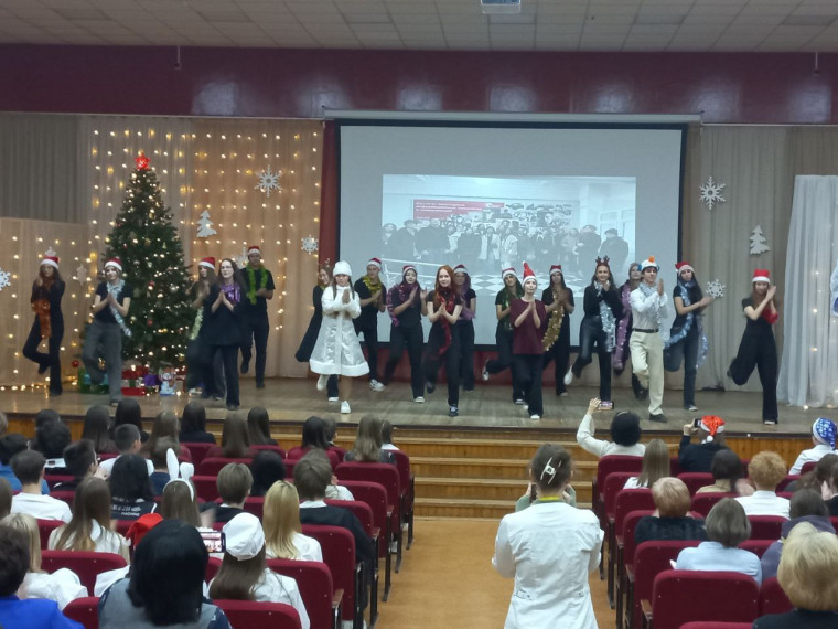 Экономисты, гуманитарии, медики — все показали класс! Фееричное посвящение в старшеклассники.