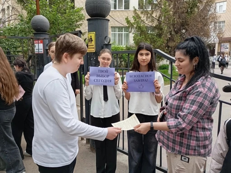 Не просто лекция, а разговор на равных. Активисты и психологи школы – за безопасное лето!.
