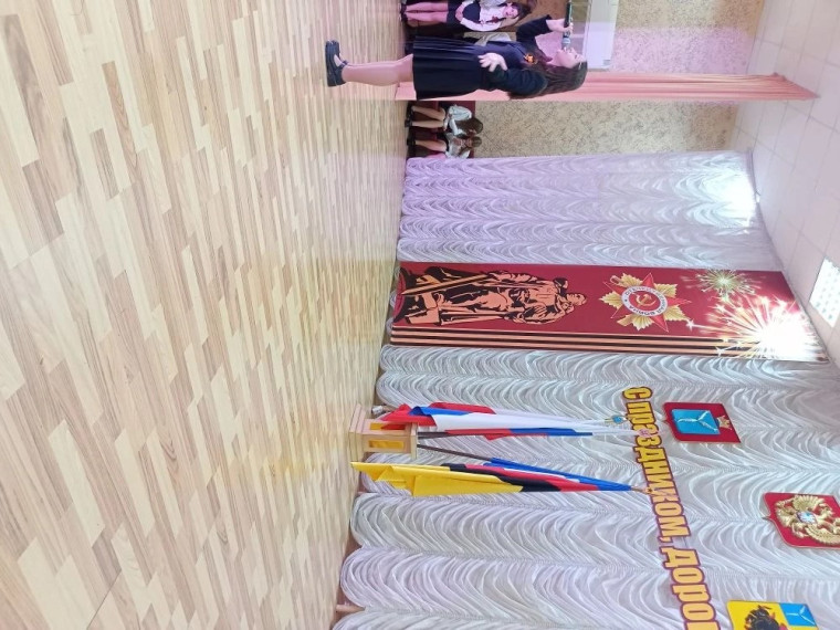 На фото коллектив учеников и преподавателей, участников концерта.