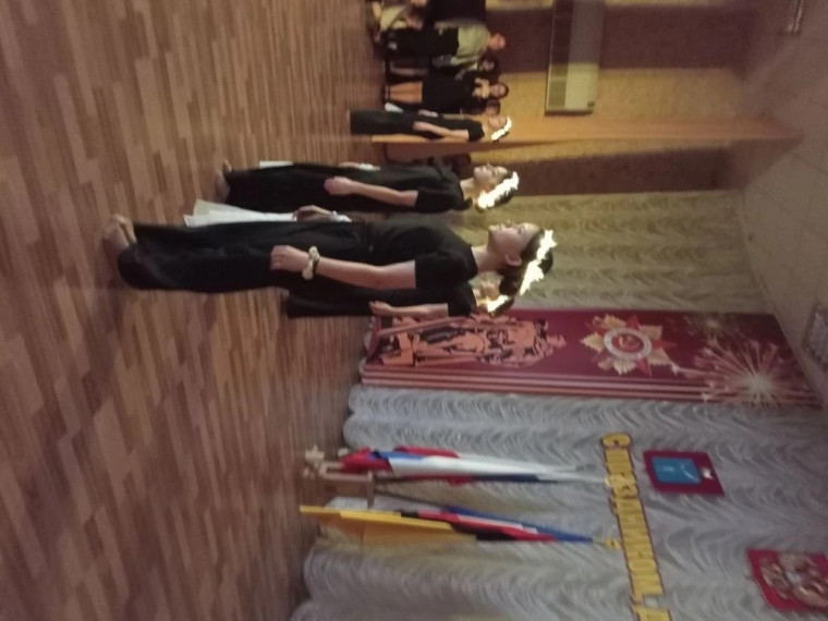 На фото коллектив учеников и преподавателей, участников концерта.