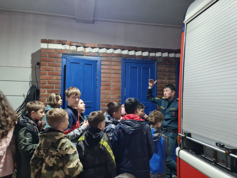 Для пятиклассников провели экскурсию в пожарной части.