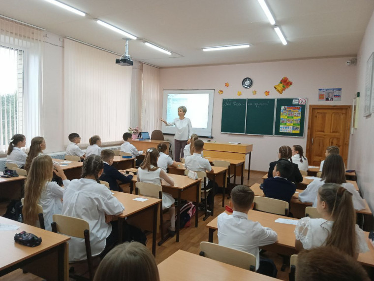 С начала учебного года все школы Российской Федерации приступили к реализации профориентационного минимума.