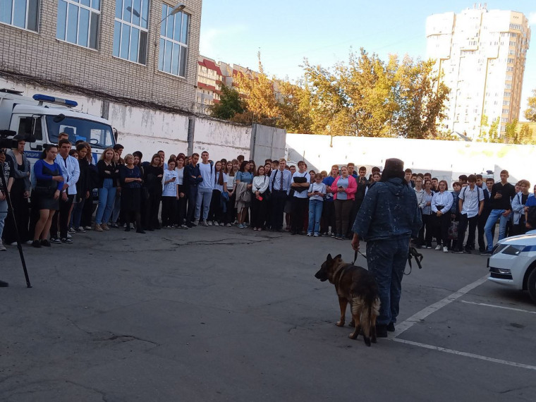 В рамках профориентации старшеклассникам рассказали об условиях поступления в ВУЗы МВД России.
