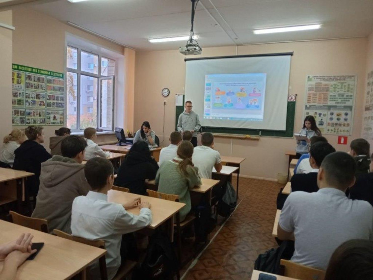 В рамках Федерального проекта «Профессионалитет» для девятиклассников провели Всероссийский классный час.