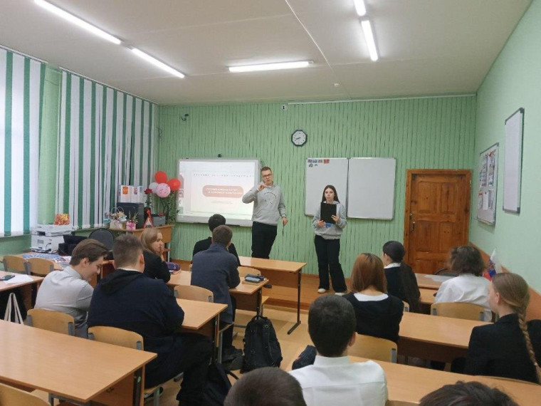 В рамках Федерального проекта «Профессионалитет» для девятиклассников провели Всероссийский классный час.