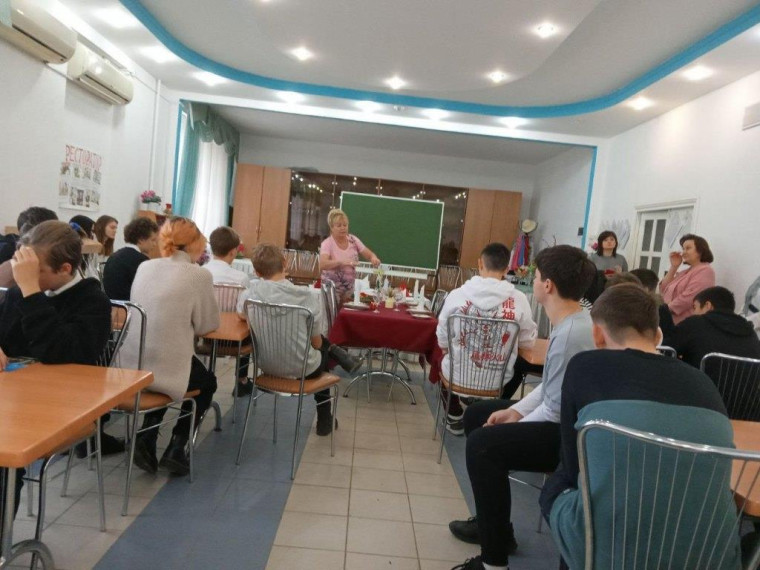 Для девятиклассников была проведена экскурсия в рамках профориентации.