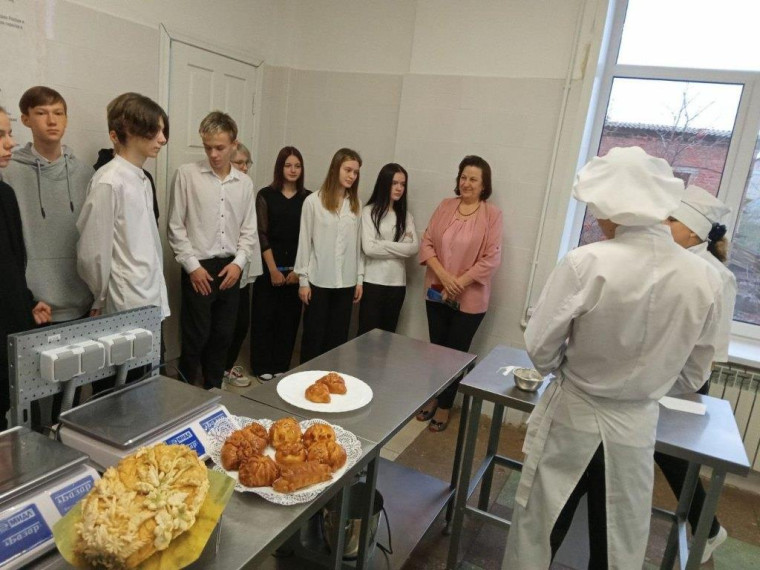 Для девятиклассников была проведена экскурсия в рамках профориентации.