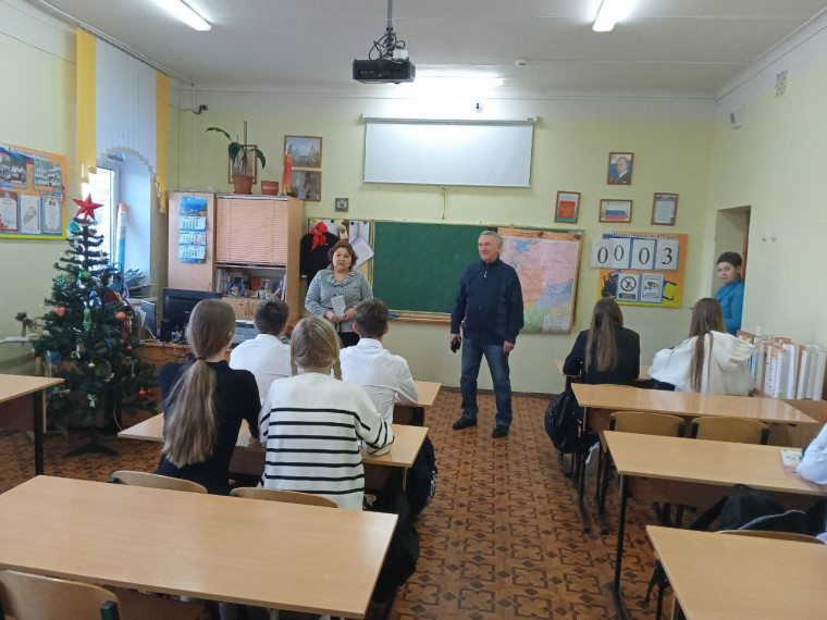 Представители ГАПОУ СО «Энгельсский механико-технологический  техникум» встретились с девятиклассниками в рамках профориентации.