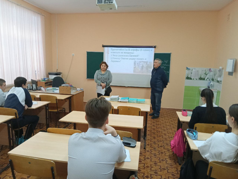 Представители ГАПОУ СО «Энгельсский механико-технологический  техникум» встретились с девятиклассниками в рамках профориентации.