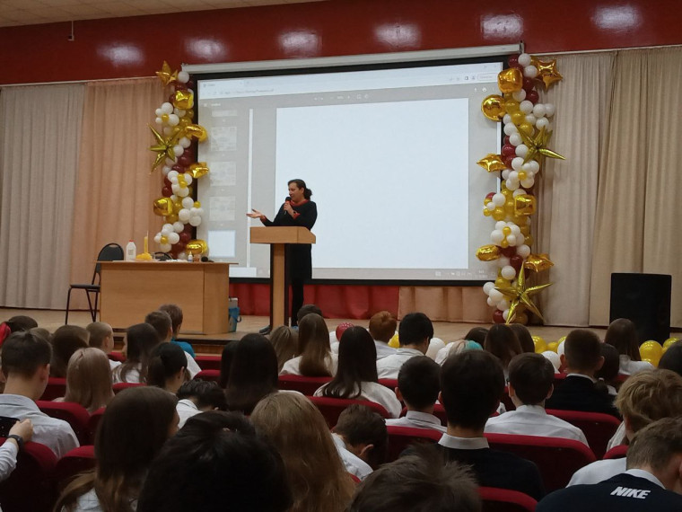 Для девятиклассников провели профориентационный урок представители  ЭТИ СГТУ имени Гагарина Ю.А..