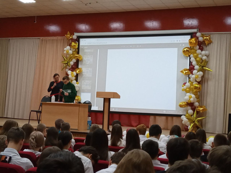 Для девятиклассников провели профориентационный урок представители  ЭТИ СГТУ имени Гагарина Ю.А..