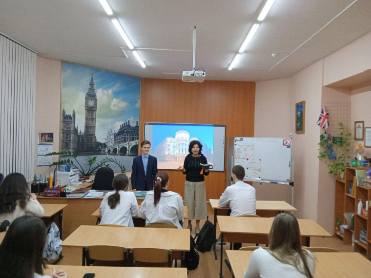 В школе прошла акция «Карьера первых», посвящённая Дню российского студенчества.