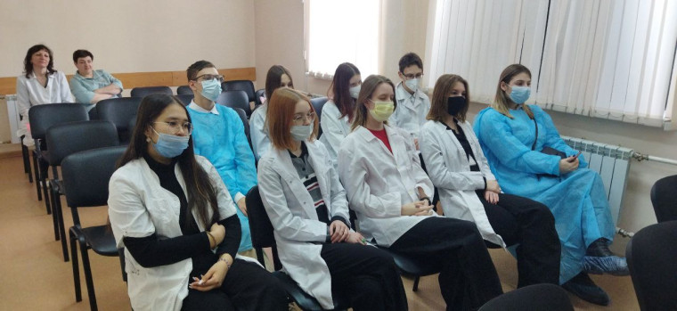 В рамках проекта «Производственная экскурсия», одиннадцатиклассники посетили ГАУЗ «ЭГБ №2».