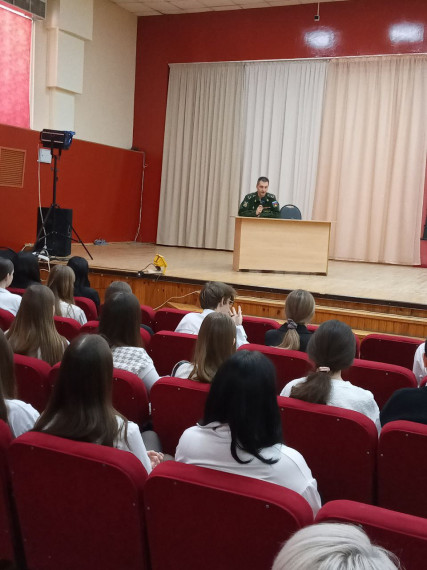 Десятиклассники встретились с представителями военно-космической академии.