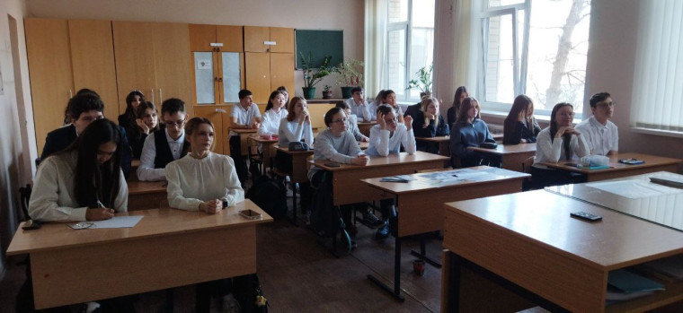Учащиеся естественно-научного профиля в рамках профориентации познакомились с профильным ВУЗом.