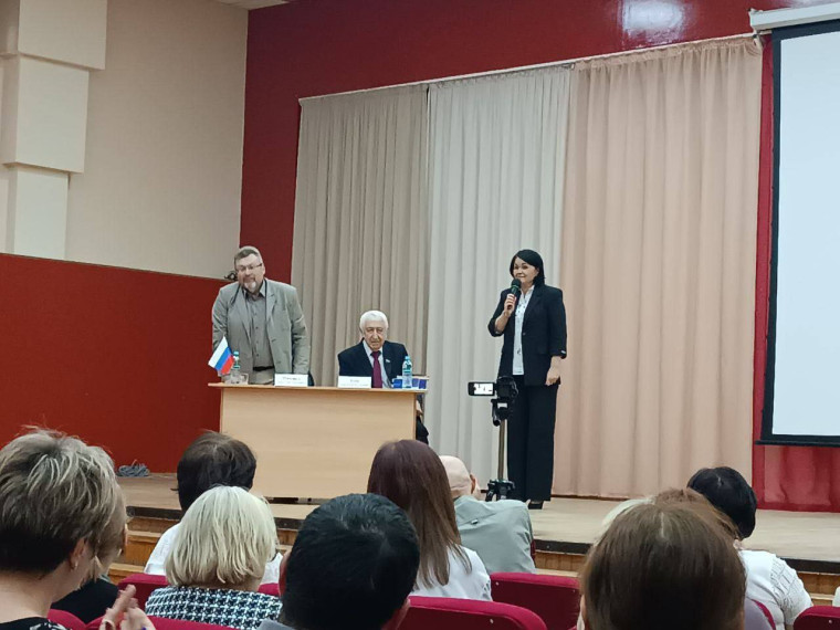 В школе состоялся просветительский семинар для учителей истории, заместителей и советников воспитания.