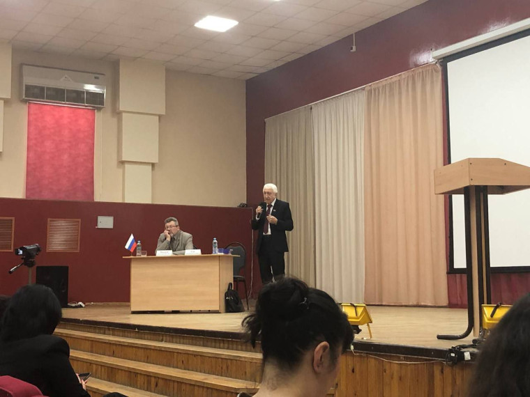 В школе состоялся просветительский семинар для учителей истории, заместителей и советников воспитания.