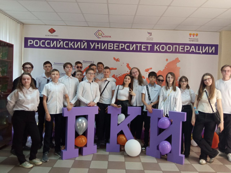 В рамках профориентации девятиклассники посетили презентационные площадки учреждений высшего и среднего образования.