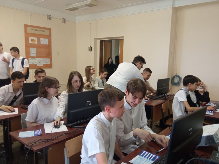 В рамках профориентации девятиклассники посетили презентационные площадки учреждений высшего и среднего образования.
