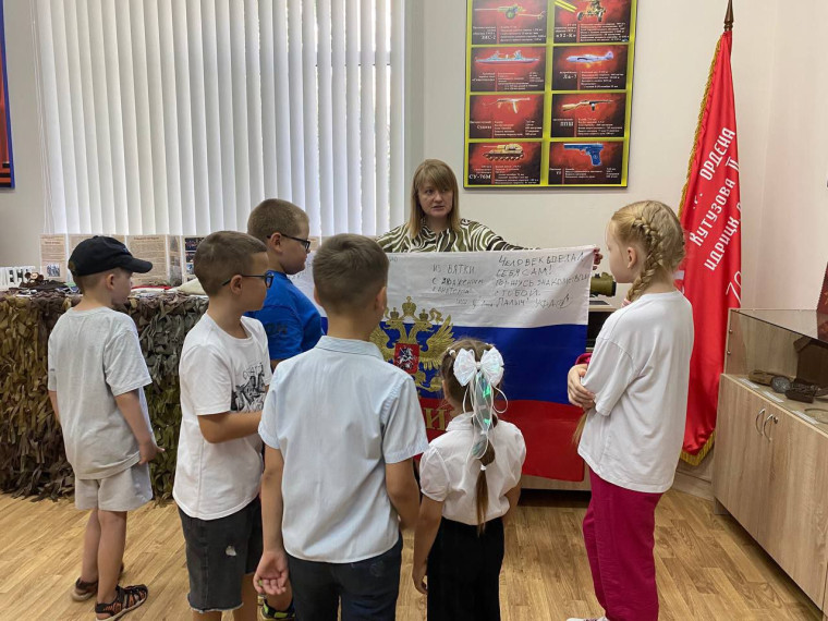 Детей участников СВО поздравили с началом нового учебного года.